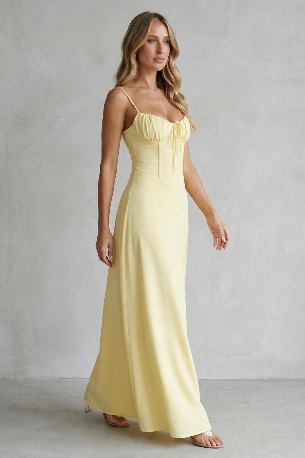 Selena – Soft corset charm – Sleeveless flowing maxi dress
