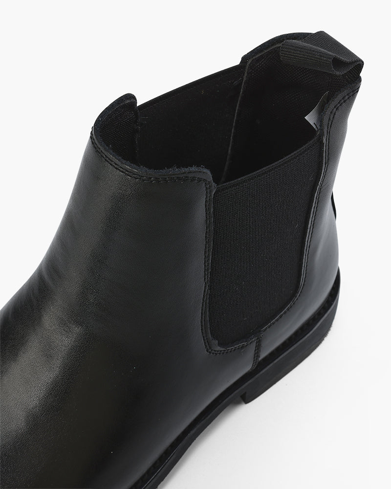 Classic Chelsea Boots with a Timeless Elegance